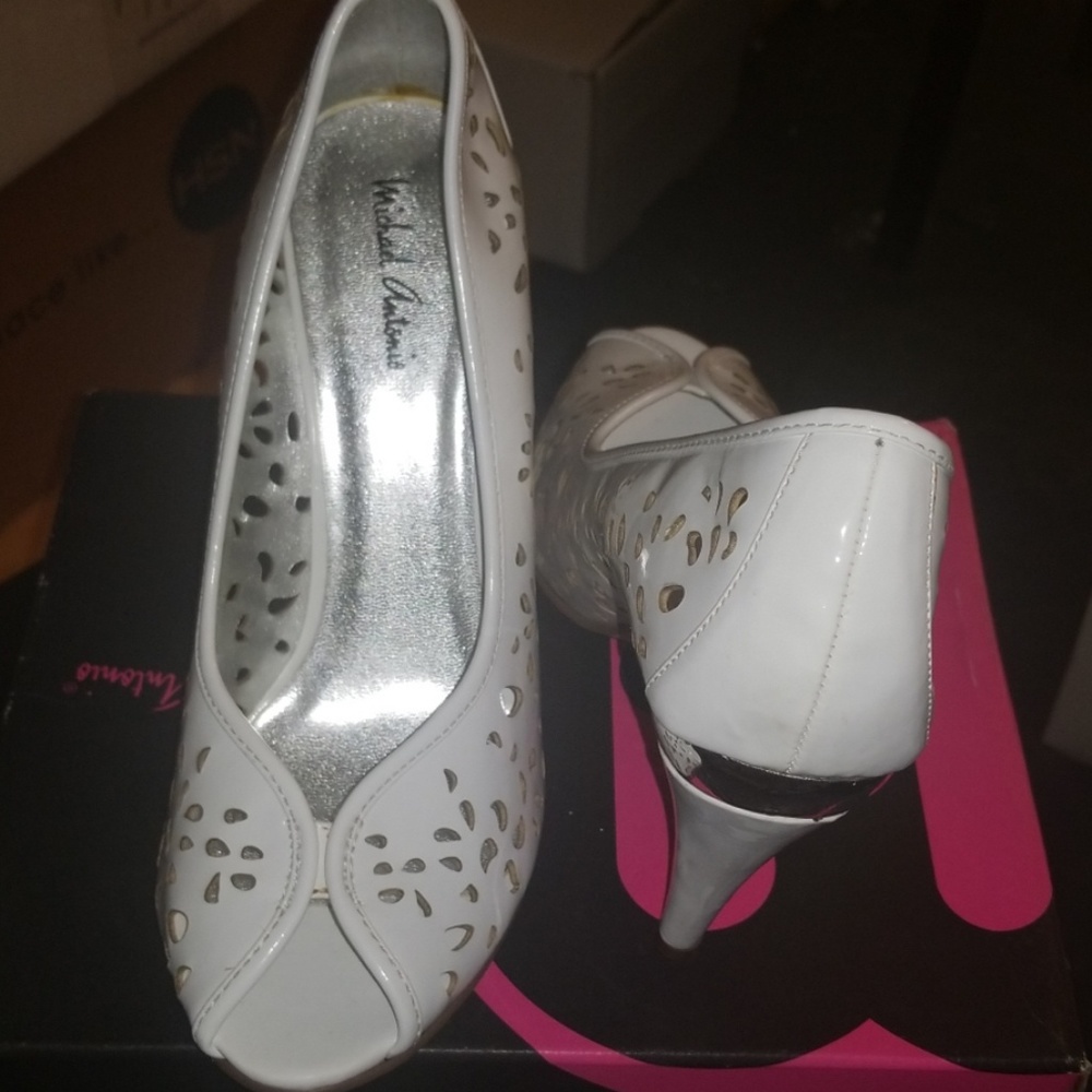 Michael Antonio Spector Cut Out Peep Toe Heels 9